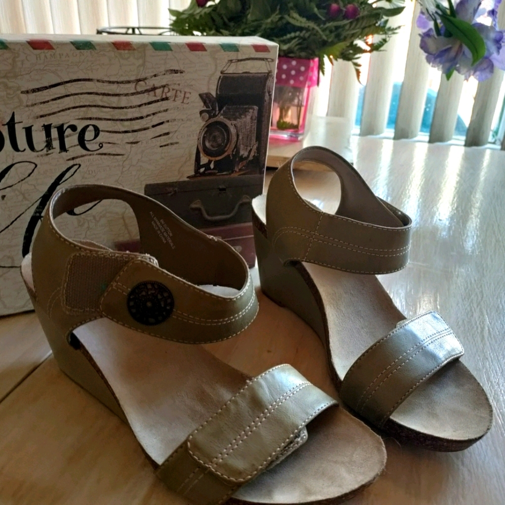 Axxiom sandals
